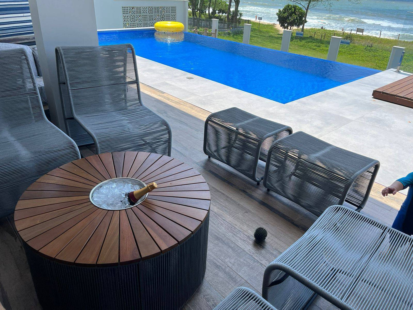 Conjunto Poltrona Rennes + Puff Extensível - Imagem 2