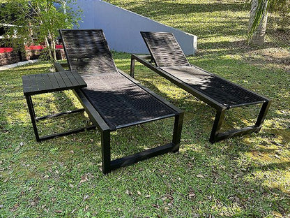 Conjunto de espreguiçadeira Noronha com mesa lateral