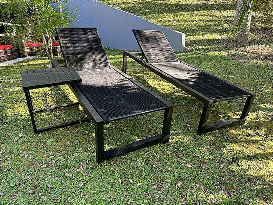Conjunto de espreguiçadeira Noronha com mesa lateral