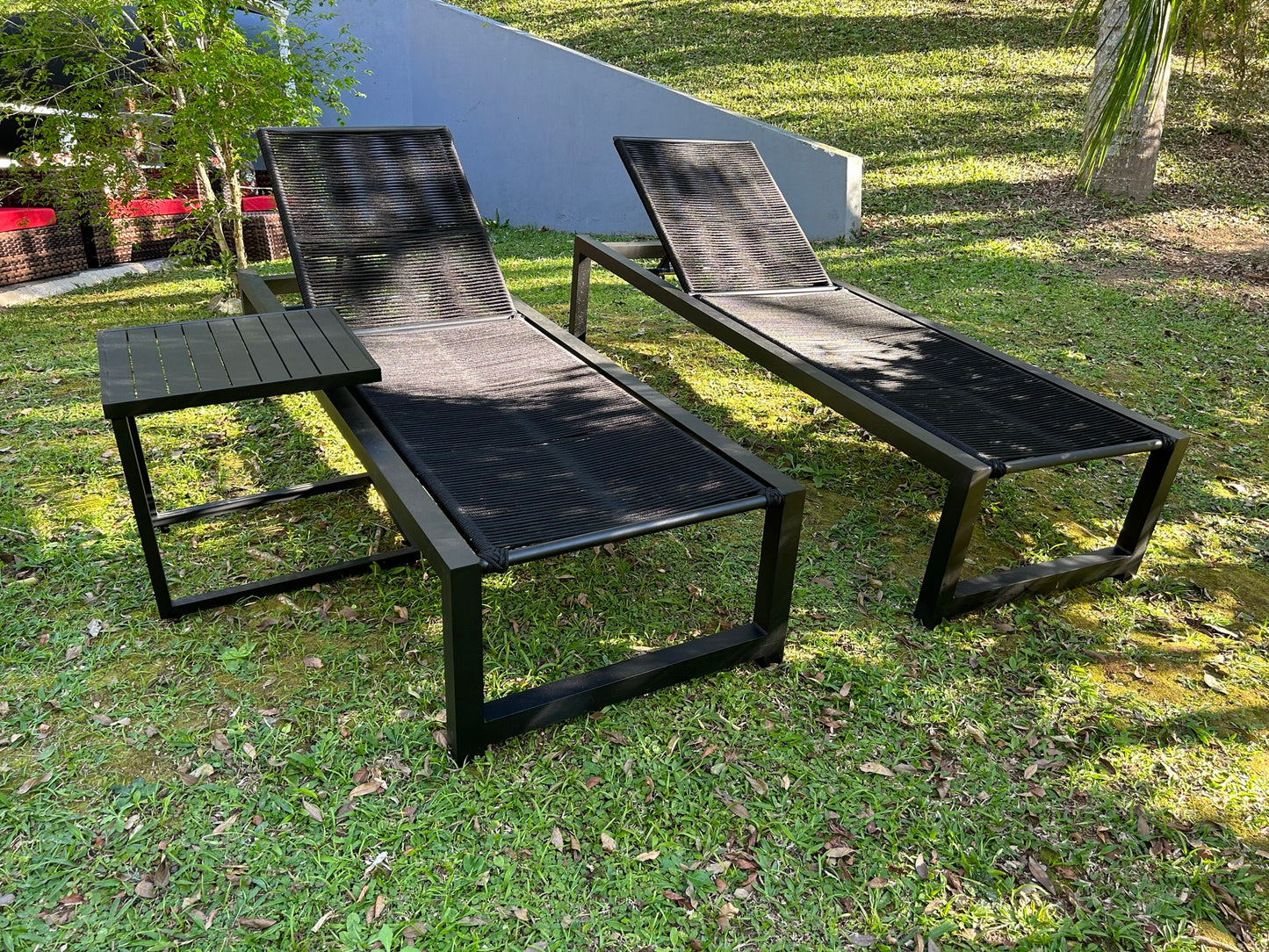 Conjunto de espreguiçadeira Noronha com mesa lateral - Imagem 1