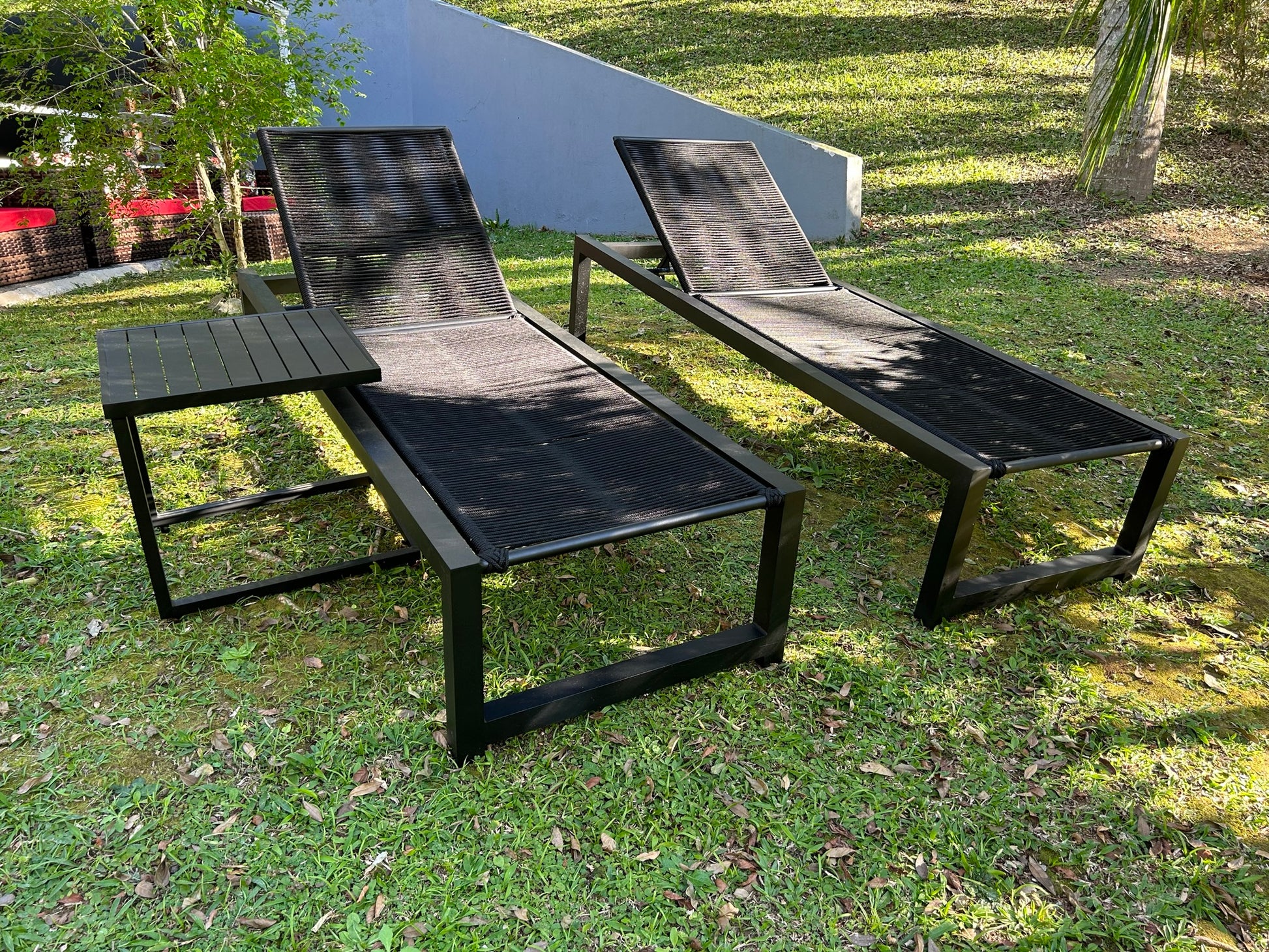 Conjunto de espreguiçadeira Noronha com mesa lateral - Imagem 1